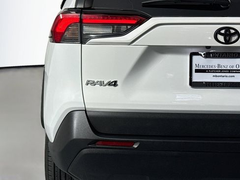 Used 2019 Toyota RAV4 LE w/ Carpet Mat Package image 14