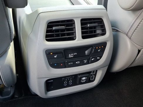 Used 2020 Honda Pilot Touring image 11