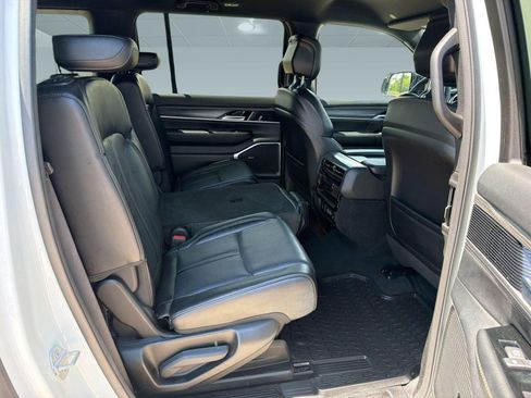 Used 2024 Jeep Wagoneer L Series II w/ Flexible Seating Group RWD image 30