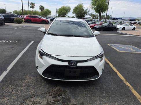Used 2022 Toyota Corolla LE FWD image 2