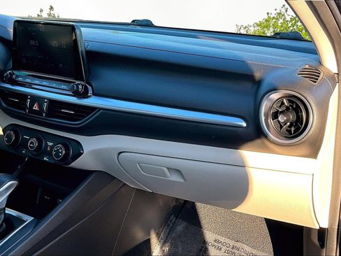 Used 2022 Kia Forte LXS w/ LXS Technology Package image 17