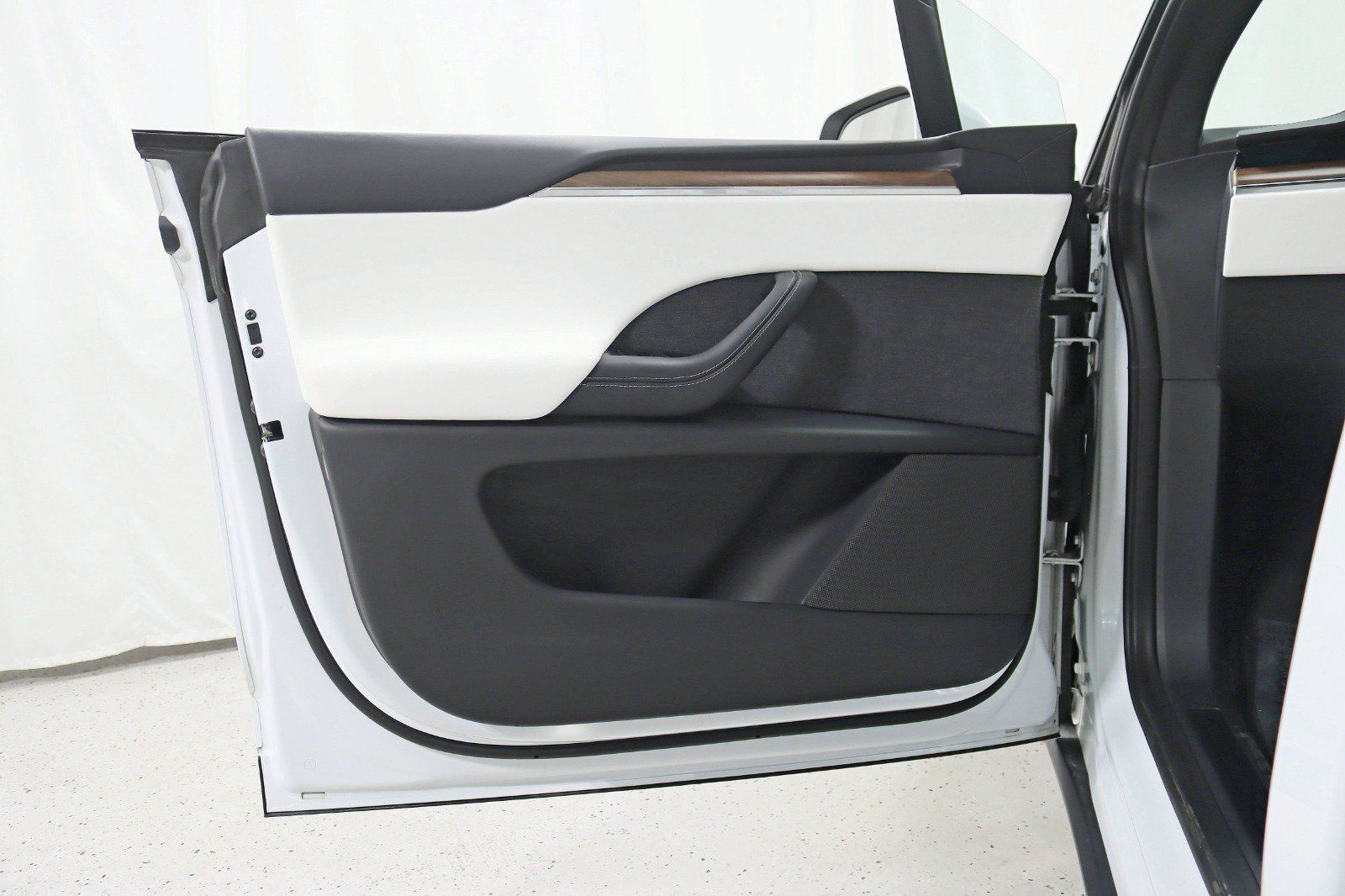 Used 2023 Tesla Model X AWD/4WD image 35