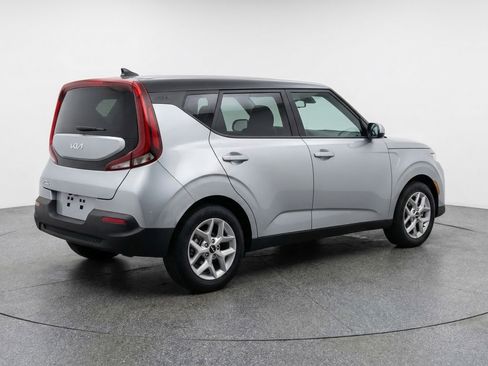 Used 2025 Kia Soul LX w/ LX Technology Package FWD image 9