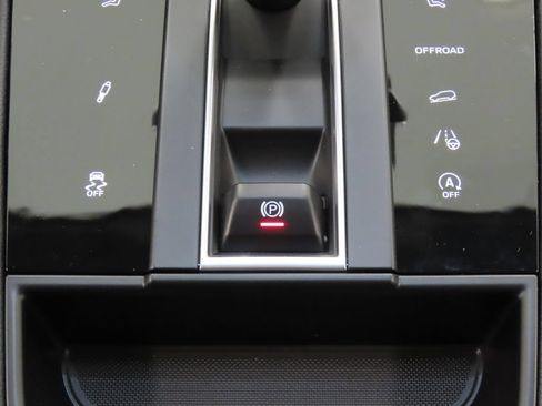 New 2026 Porsche Macan AWD/4WD image 29
