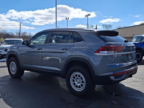 Used 2021 Volkswagen Atlas Cross Sport SE image 4