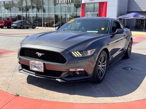 Used 2017 Ford Mustang Coupe RWD image 4