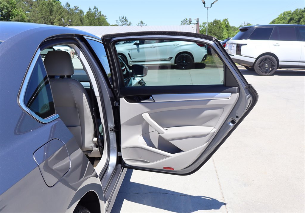 Used 2013 Volkswagen Passat TDI SE FWD image 29