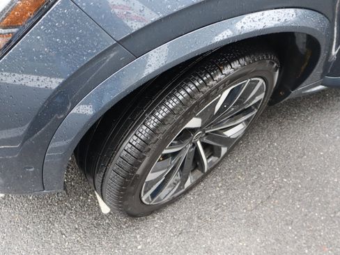 Used 2025 Volvo XC90 B6 Plus image 40