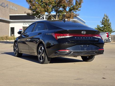 Used 2023 Hyundai Elantra Limited image 3