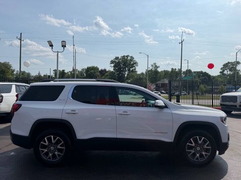 Used 2022 GMC Acadia SLE w/ Driver Convenience Package FWD image 2
