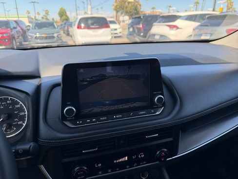 Used 2025 Nissan Rogue SV AWD/4WD image 25