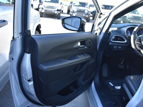 New 2026 Chrysler Pacifica Select image 24