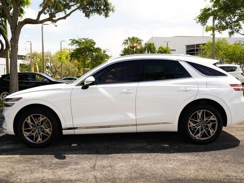 Used 2023 Genesis GV70 2.5T w/ Select Package image 11