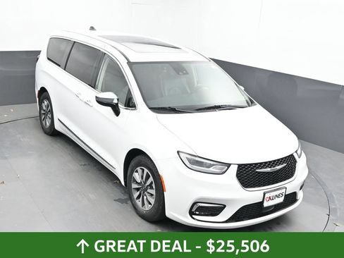 Used 2023 Chrysler Pacifica Limited FWD image 41