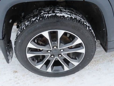 Used 2024 Jeep Grand Cherokee Overland w/ Luxury Tech Group IV image 16