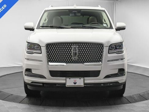 Used 2022 Lincoln Navigator Reserve image 2