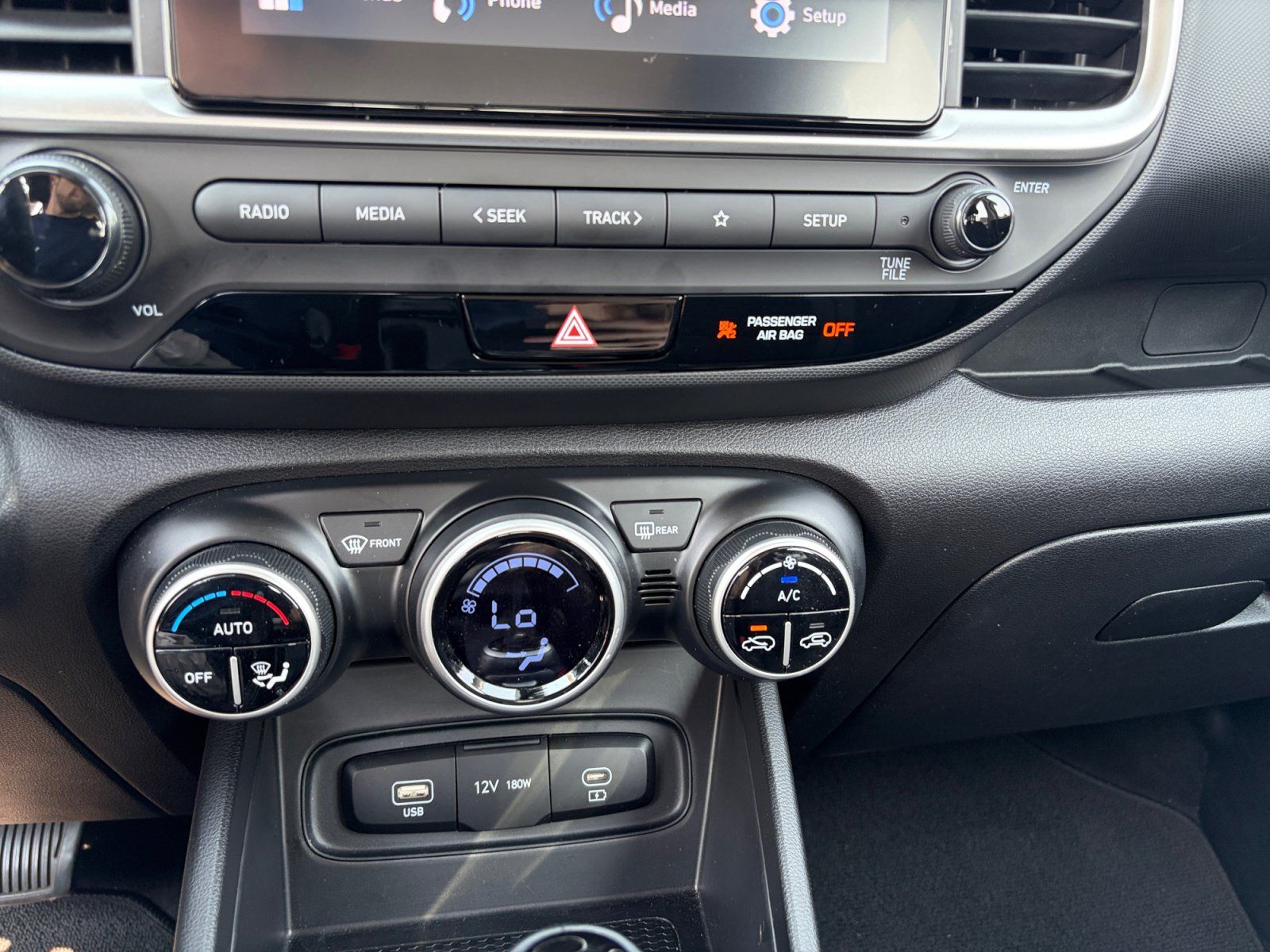 Certified 2025 Hyundai Venue SEL FWD image 29