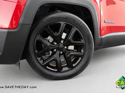 Used 2017 Jeep Renegade Altitude FWD image 3