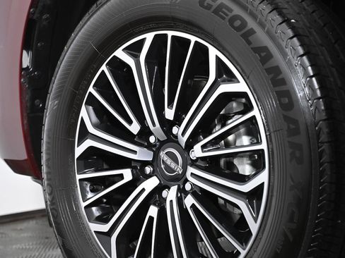 Used 2025 Nissan Armada Platinum image 40