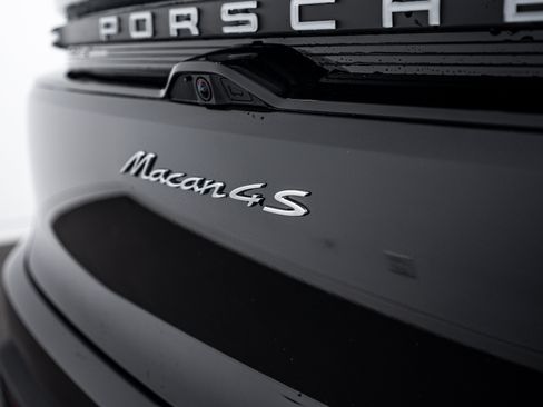 Certified 2025 Porsche Macan 4S Electric AWD/4WD image 27