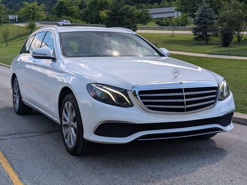 Used 2017 Mercedes-Benz E 400 4MATIC Wagon w/ Premium 1 Package image 1