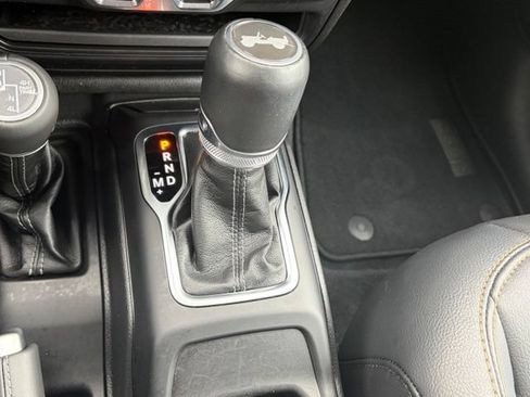 Used 2024 Jeep Wrangler Unlimited Sahara w/ Technology Group AWD/4WD image 25
