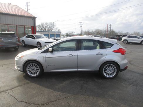 Used 2017 Ford Focus Electric Hatchback image 3