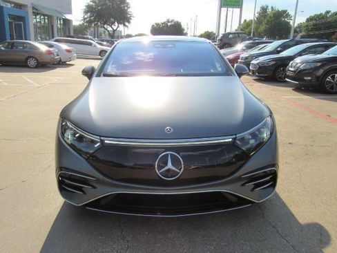 Used 2023 Mercedes-Benz EQS 580 4MATIC image 2