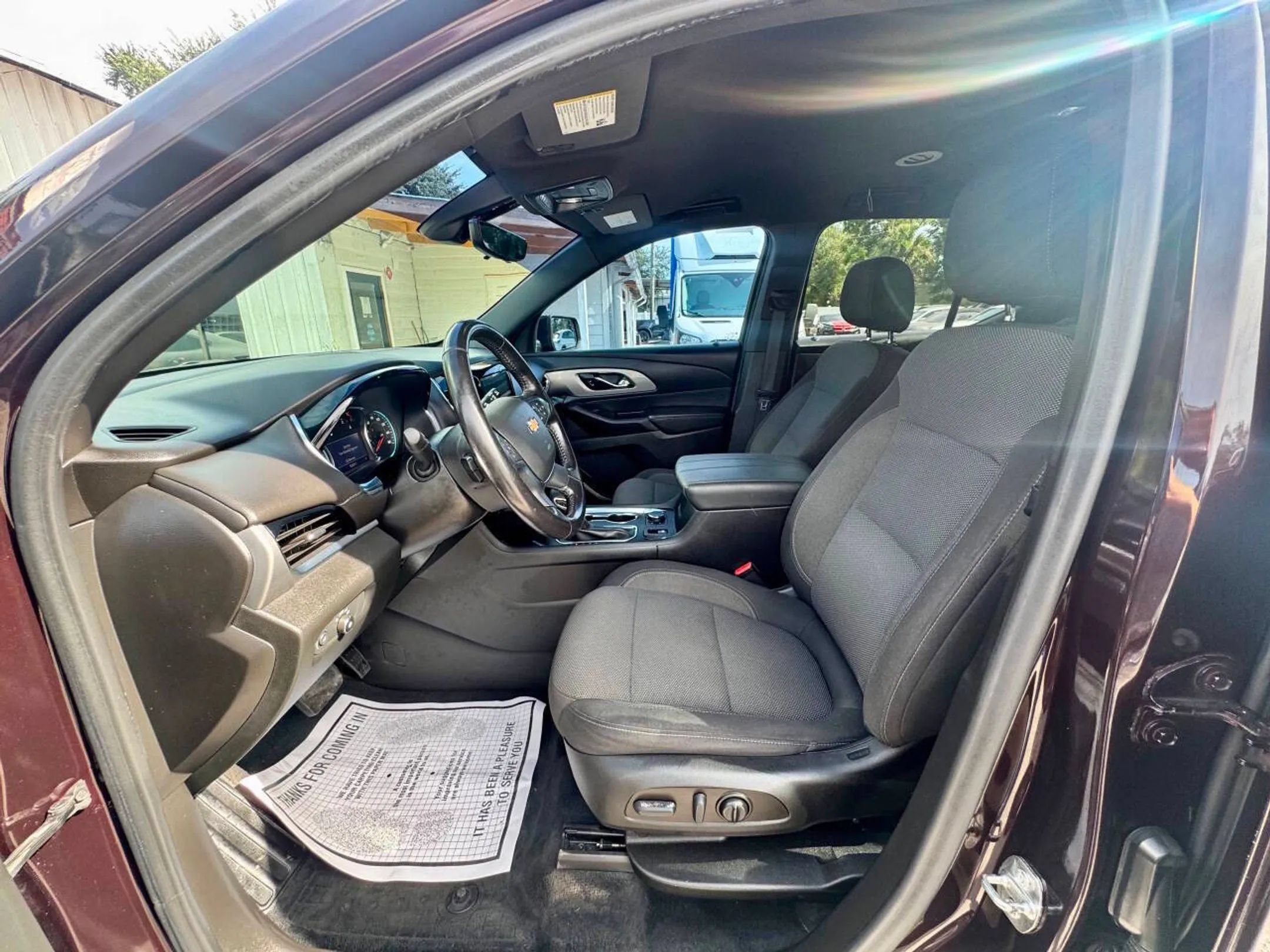 Used 2022 Chevrolet Traverse LT FWD image 20