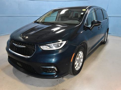 Used 2023 Chrysler Pacifica Touring-L FWD image 26