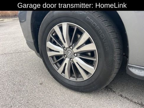 Used 2018 Nissan Pathfinder SV image 10