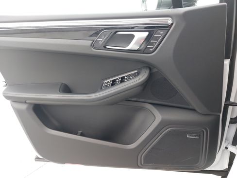 Certified 2026 Porsche Macan Turbo AWD/4WD image 29