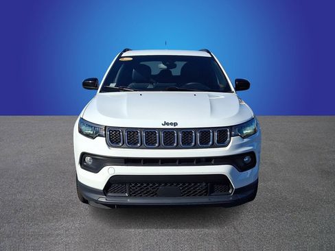 Used 2024 Jeep Compass Latitude image 2