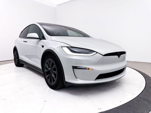 Used 2022 Tesla Model X Plaid image 9
