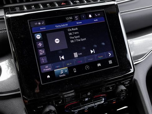 Used 2023 Jeep Grand Cherokee Altitude image 6