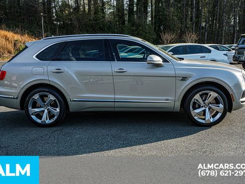 Used 2019 Bentley Bentayga image 8