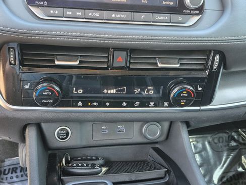 Certified 2021 Nissan Rogue SV w/ Premium Package FWD image 28