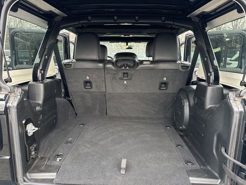 Used 2022 Jeep Wrangler Unlimited Sahara image 33