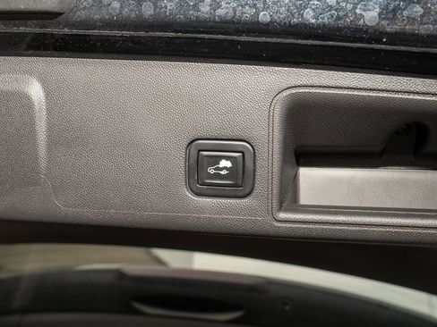 Used 2022 GMC Terrain SLT w/ Tech Package image 19