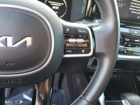 Used 2023 Kia Sorento SX image 28