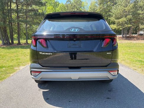 Used 2025 Hyundai Tucson SE image 10