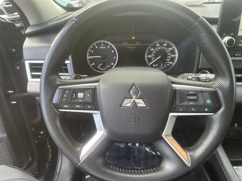 Used 2024 Mitsubishi Outlander SE image 16