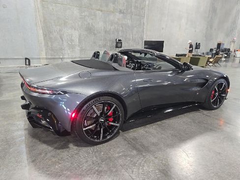 Used 2021 Aston Martin V8 Vantage Roadster RWD image 3