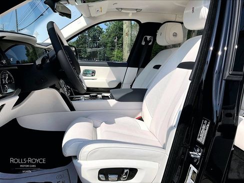 New 2026 Rolls-Royce Cullinan Black Badge AWD/4WD image 9