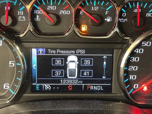 Used 2017 Chevrolet Silverado 1500 LT AWD/4WD image 26