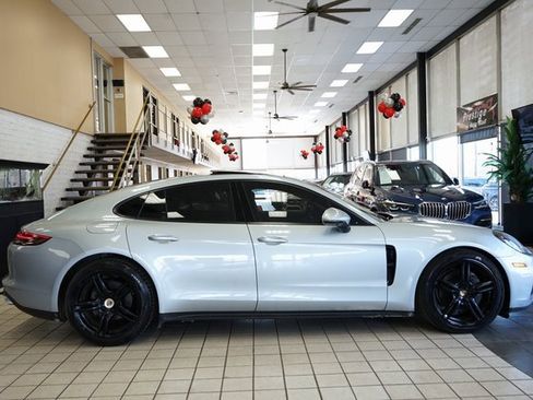 Used 2019 Porsche Panamera 4 image 17