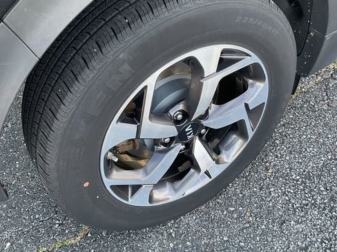 Used 2020 Kia Sportage LX image 11