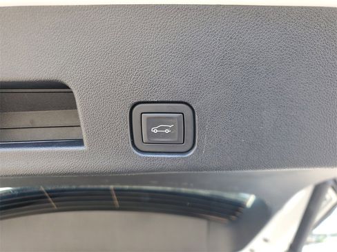 Used 2025 Buick Enclave Preferred image 8