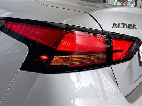 Used 2025 Nissan Altima 2.5 SR image 17