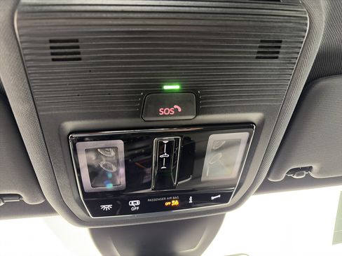 Used 2024 Volkswagen GTI SE FWD image 36